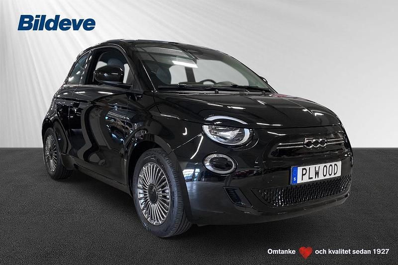 Begagnad Fiat 500e 88 kW (120 HK) 2022 Svart Halvkombi