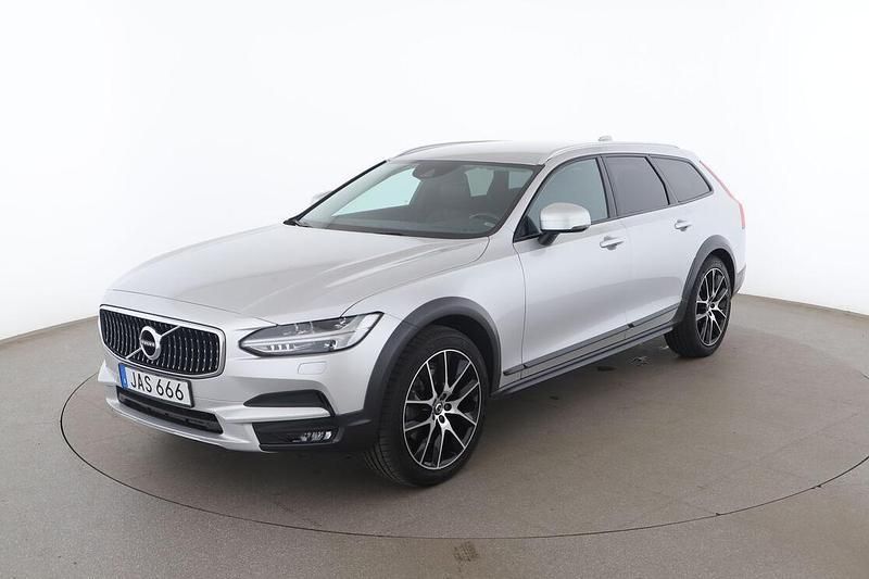 Silver Begagnad 2018 Volvo V90 CC Momentum Kombi | 369 000 kr (Marknadspris) - Bild 1/3