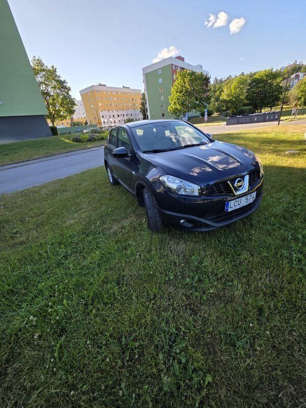 Blå Begagnad 2010 Nissan Qashqai SUV | 69 900 kr (Marknadspris) - Bild 1/4