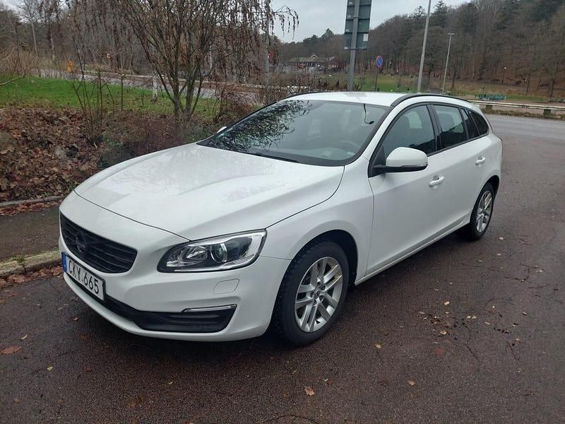 Begagnad 2018 Volvo V60 Kombi | 173 000 kr (Bra pris) - Bild 1/4