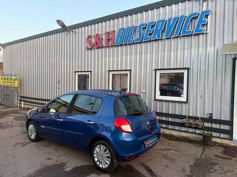 Begagnad Renault Clio R.S. 75 HK (55 kW) 2010 Blå Halvkombi