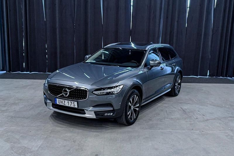 Grå Begagnad 2019 Volvo V90 CC Kombi | 389 900 kr (Dyr) - Bild 1/4