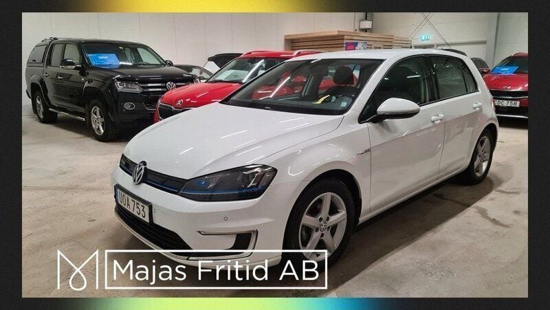Vit Begagnad 2014 VW e-Golf Halvkombi | 129 500 kr (Marknadspris) - Bild 1/4