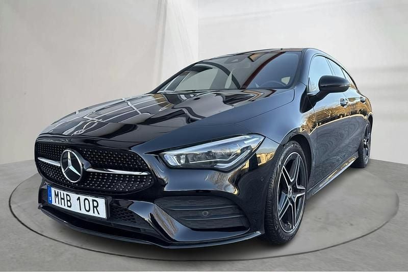 Svart Begagnad 2021 Mercedes CLA200 Shooting Brake AMG line Kombi | 249 000 kr (Bra pris) - Bild 1/4