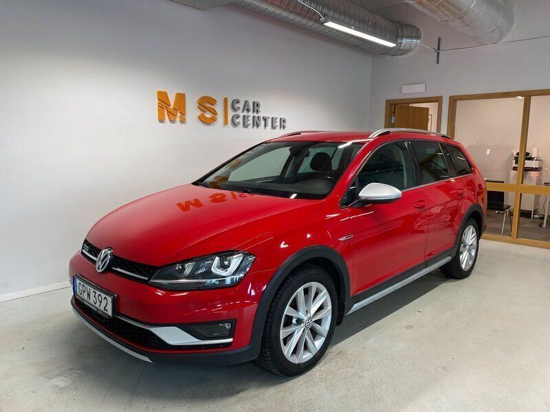 Röd Begagnad 2016 VW Golf Alltrack Kombi | 124 900 kr (Marknadspris) - Bild 1/4
