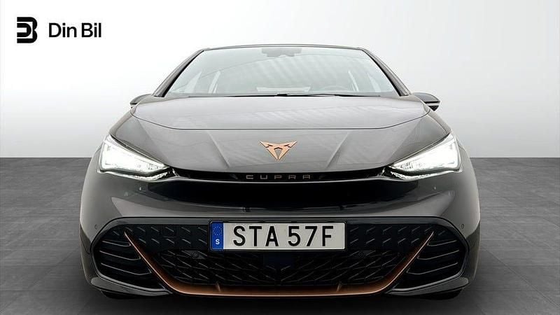 Begagnad Cupra Born e-Boost 169 kW (231 HK) 2023 Grå Halvkombi
