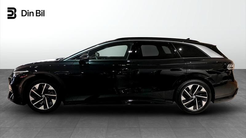 Begagnad VW ID.7 Pro Performance 210 kW (286 HK) 2024 Svart Kombi