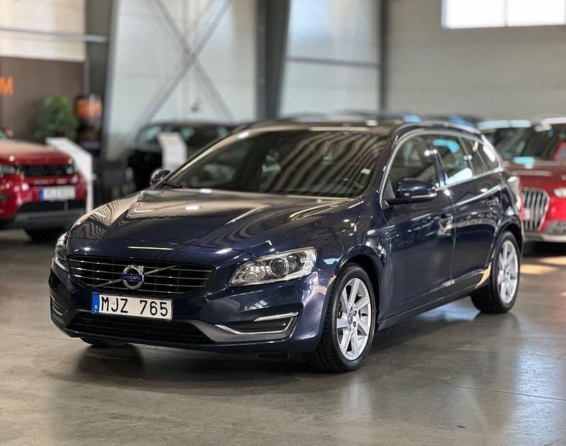 Blå Begagnad 2013 Volvo V60 Momentum Kombi | 134 900 kr (Marknadspris) - Bild 1/4