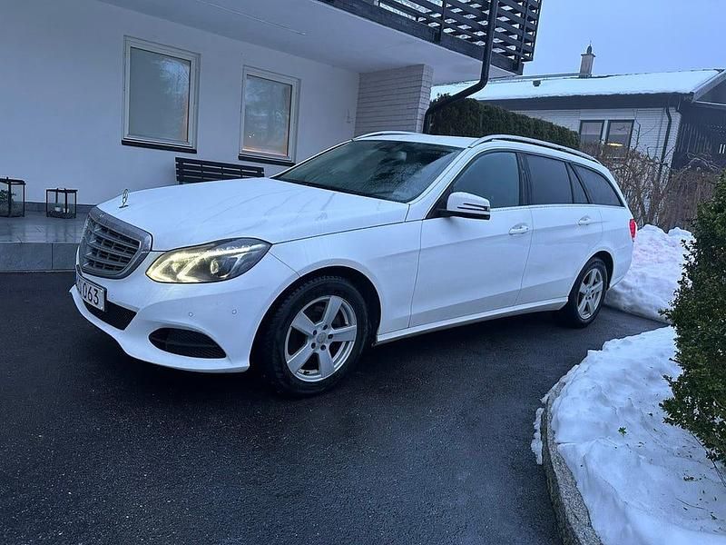 Vit Begagnad 2014 Mercedes E220 Kombi | 95 000 kr (Marknadspris) - Bild 1/4