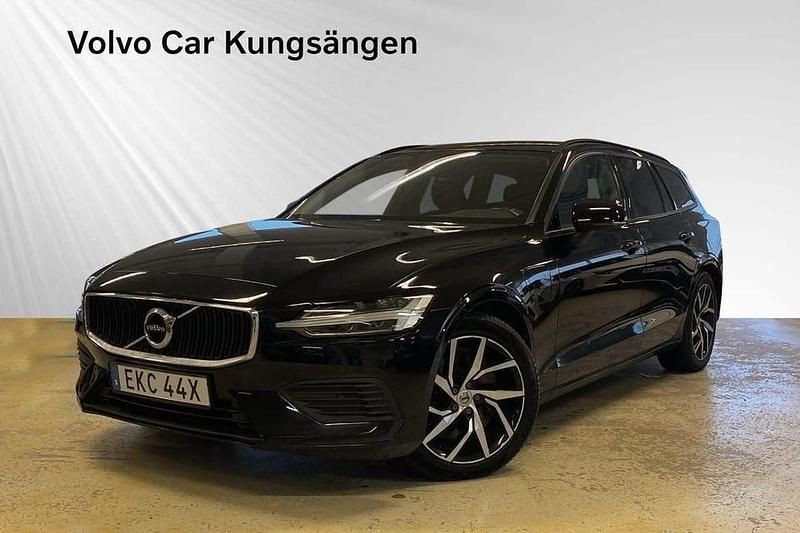Begagnad Volvo V60 Momentum 344 HK (253 kW) 2020 Svart Kombi