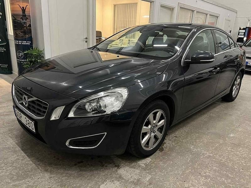 Begagnad Volvo S60 Momentum 163 HK (119 kW) 2011 Grå Sedan