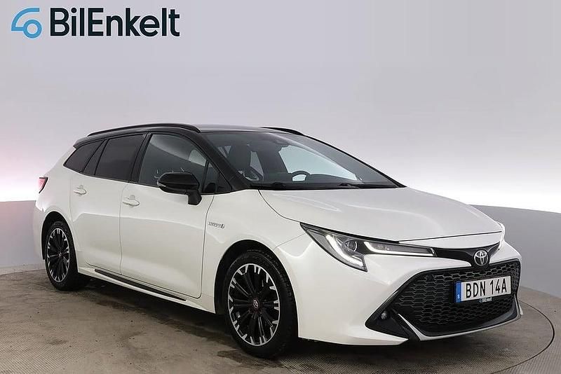Vit Begagnad 2020 Toyota Corolla Sport Kombi | 238 900 kr (Marknadspris) - Bild 1/4
