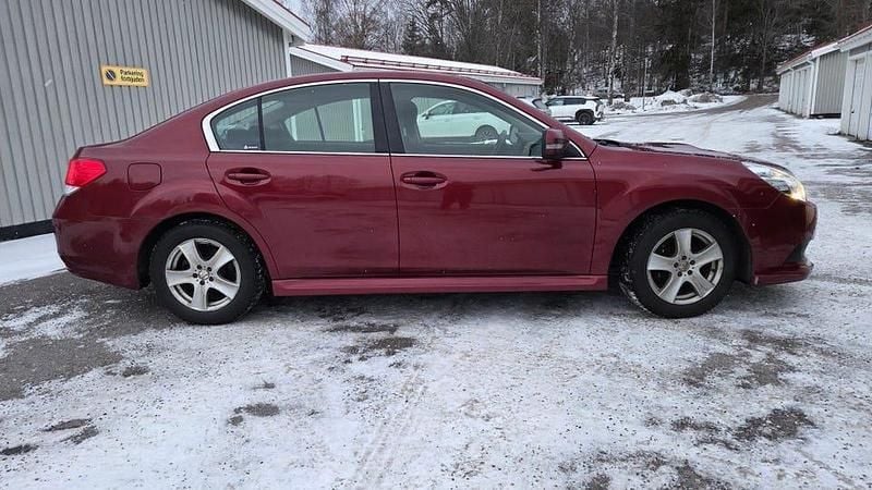 Begagnad Subaru Legacy 150 HK (110 kW) 2010 Sedan
