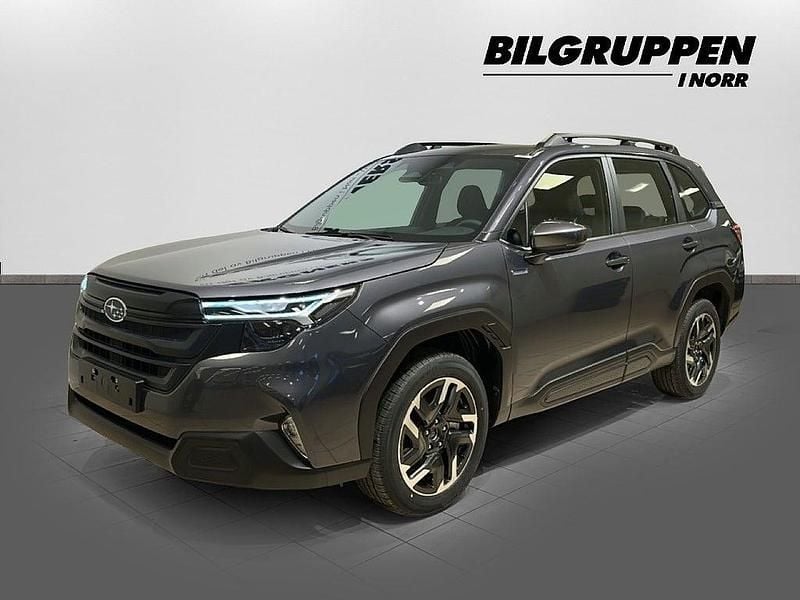 Grå Ny 2025 Subaru Forester SUV | 408 400 kr - Bild 1/4