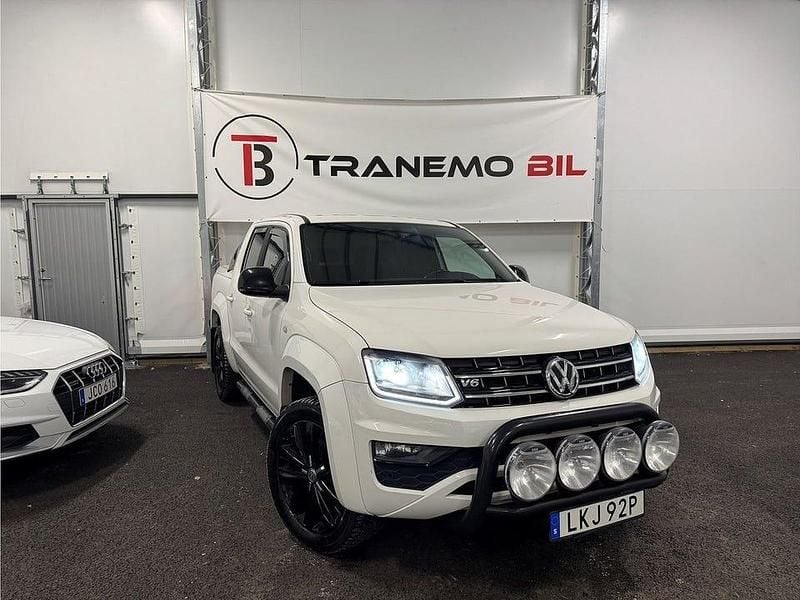 Vit Begagnad 2020 VW Amarok Highline Pickup | 379 900 kr (Marknadspris) - Bild 1/4