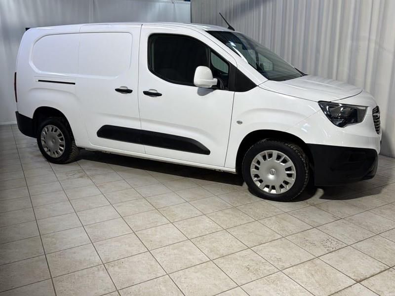 Begagnad Opel Combo 102 HK (75 kW) 2021 G20 white jade Minibuss