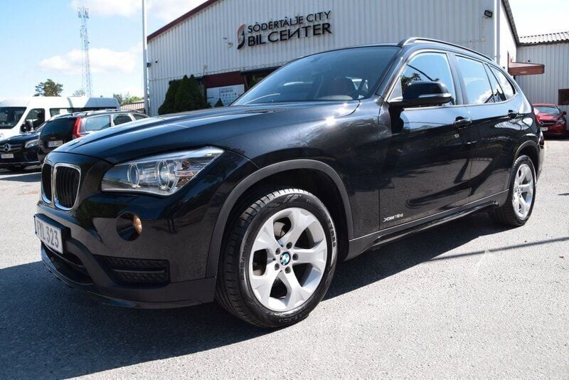 Svart Begagnad 2015 BMW X1 Sport Line SUV | 164 900 kr (Bra pris) - Bild 1/4
