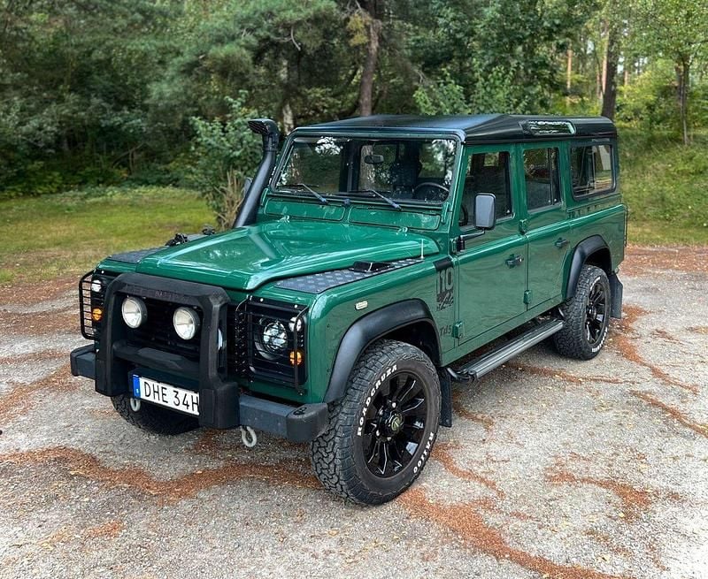 Mörkgrön (grön) Begagnad 2006 Land Rover Defender SUV | 415 000 kr (Marknadspris) - Bild 1/4