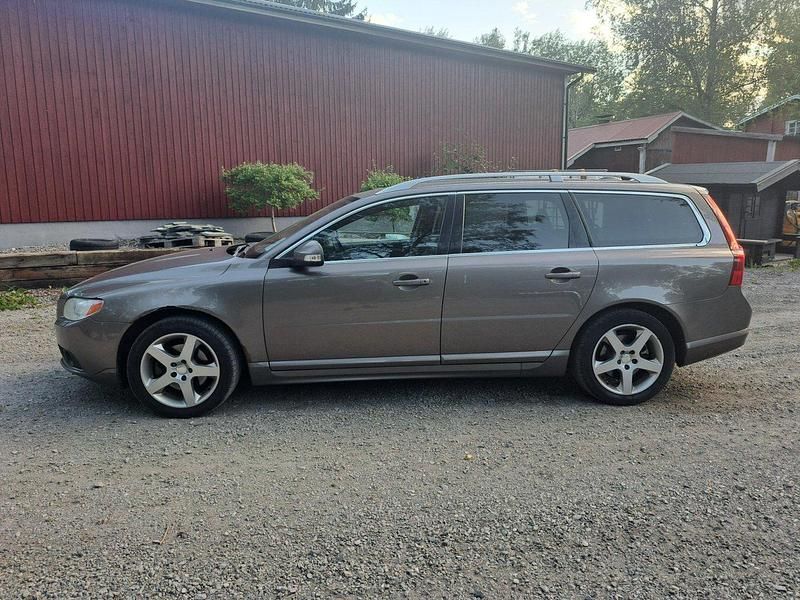 Grå Begagnad 2010 Volvo V70 Summum Kombi | 55 000 kr (Bra pris) - Bild 1/4