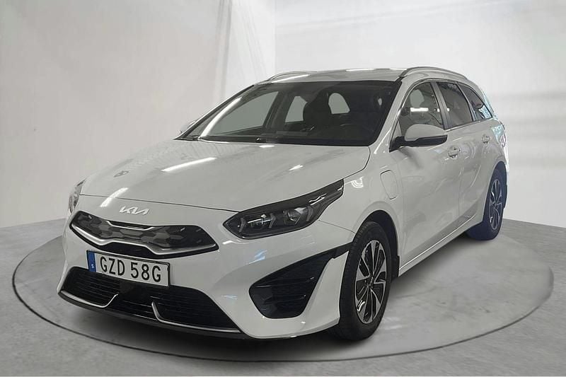 Vit Begagnad 2022 Kia Ceed Advance | 225 000 kr - Bild 1/4