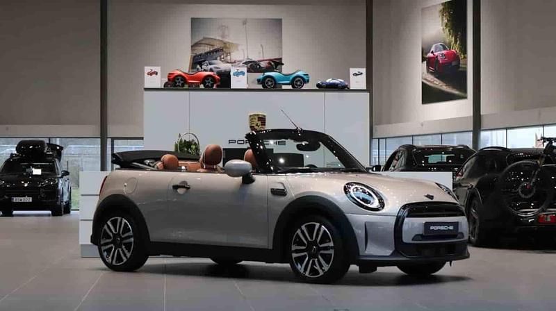 Grå Begagnad 2023 Mini Cooper Cabriolet Cab | 279 000 kr (Marknadspris) - Bild 1/1