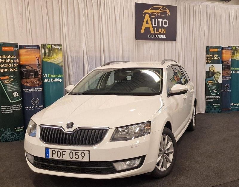 Vit Begagnad 2015 Skoda Octavia Ambition Kombi | 74 900 kr (Marknadspris) - Bild 1/4