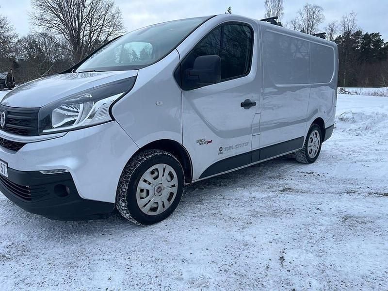 Begagnad Fiat Talento 120 HK (88 kW) 2016 Grå Minibuss