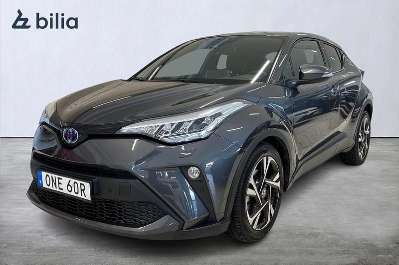 Grå Begagnad 2022 Toyota C-HR Edition SUV | 269 900 kr (Marknadspris) - Bild 1/4