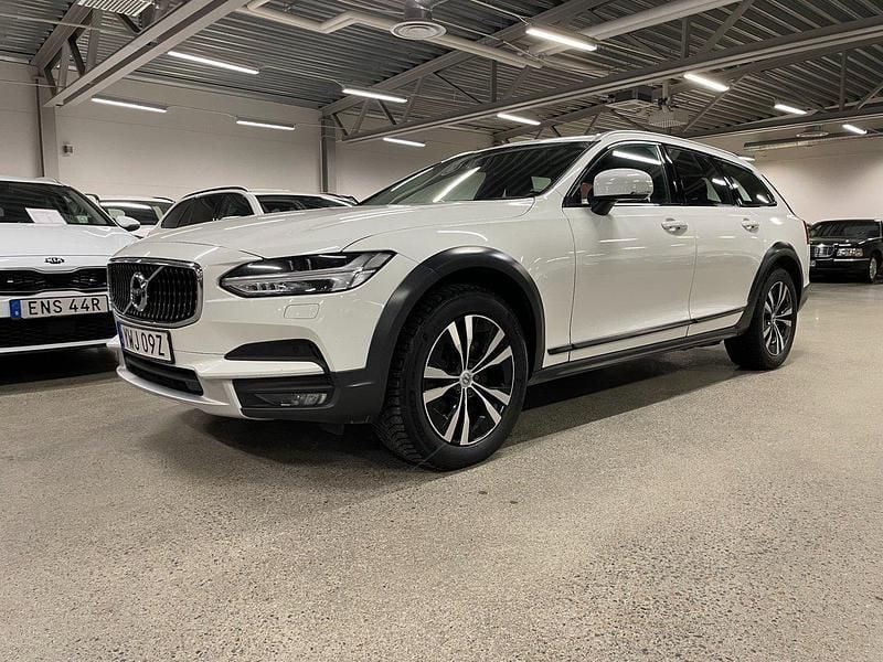 Vit Begagnad 2020 Volvo V90 CC Kombi | 339 000 kr (Marknadspris) - Bild 1/4