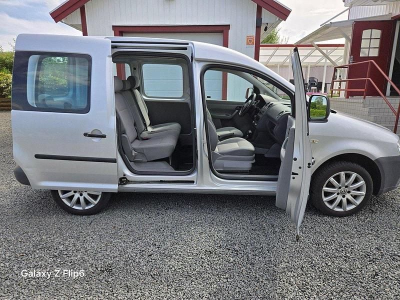Silver Begagnad 2010 VW Caddy Minibuss | 56 000 kr (Marknadspris) - Bild 1/4