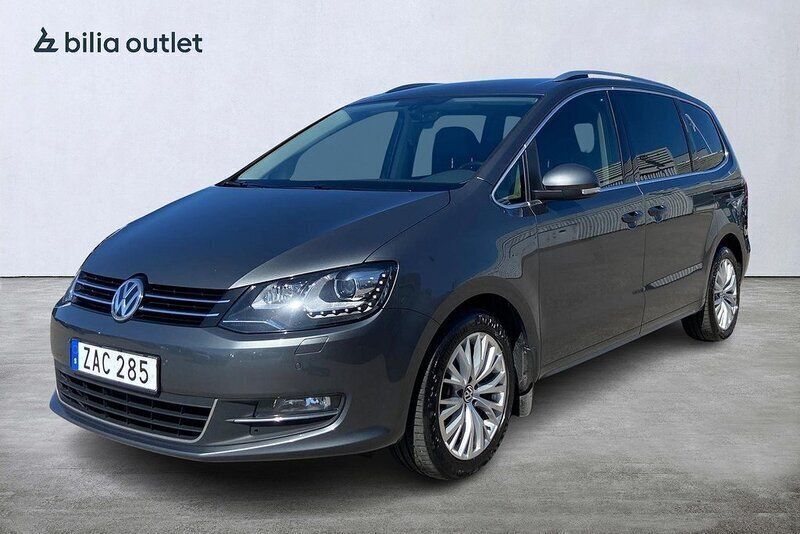 Grå Begagnad 2017 VW Sharan GT Minibuss | 219 900 kr (Marknadspris) - Bild 1/3