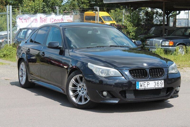 Svart Begagnad 2004 BMW 525 M Sport Sedan | 62 000 kr (Marknadspris) - Bild 1/4