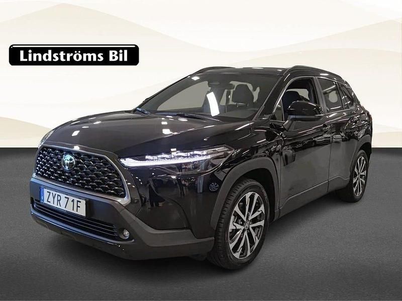 Svart Begagnad 2024 Toyota Corolla Cross Style SUV | 421 500 kr (Lite dyr) - Bild 1/3