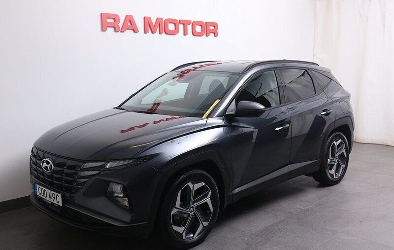 Grå Begagnad 2022 Hyundai Tucson Essential SUV | 349 800 kr (Marknadspris) - Bild 1/3