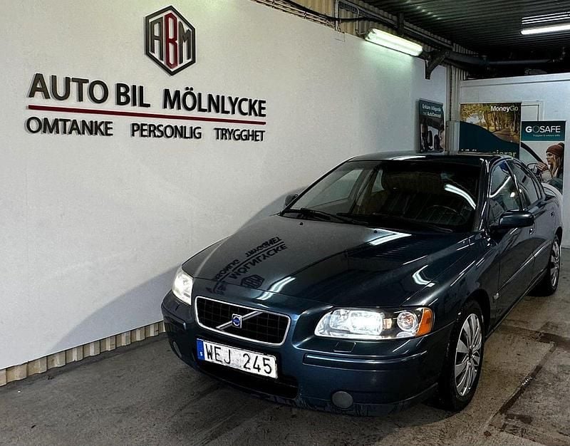 Blå Begagnad 2004 Volvo S60 Kinetic Sedan | 37 500 kr (Lite dyr) - Bild 1/4