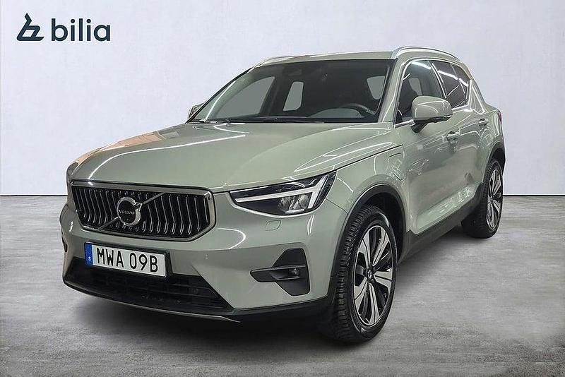 Grön Begagnad 2022 Volvo XC40 Plus SUV | 419 000 kr (Marknadspris) - Bild 1/3