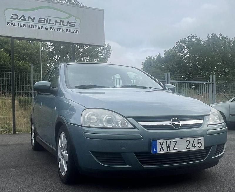 Begagnad Opel Corsa 81 HK (59 kW) 2006 Grå Halvkombi