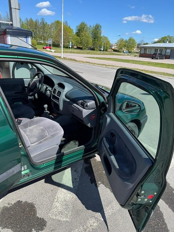 Begagnad 2000 Renault Clio II Halvkombi | 16 500 kr (Marknadspris) - Bild 1/4