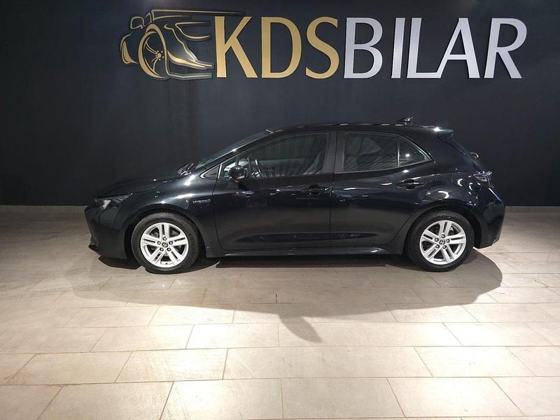 Svart Begagnad 2020 Toyota Corolla Active Halvkombi | 189 500 kr (Lite dyr) - Bild 1/4