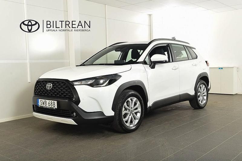 Vit Begagnad 2024 Toyota Corolla Cross Active SUV | 369 900 kr (Marknadspris) - Bild 1/4