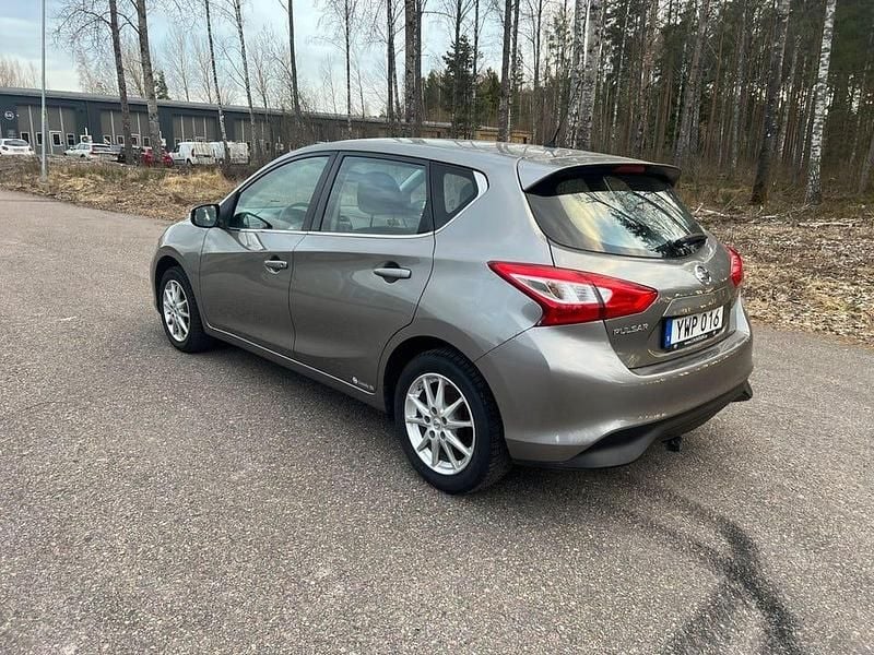 Begagnad Nissan Pulsar 116 HK (85 kW) 2017 Grå Halvkombi