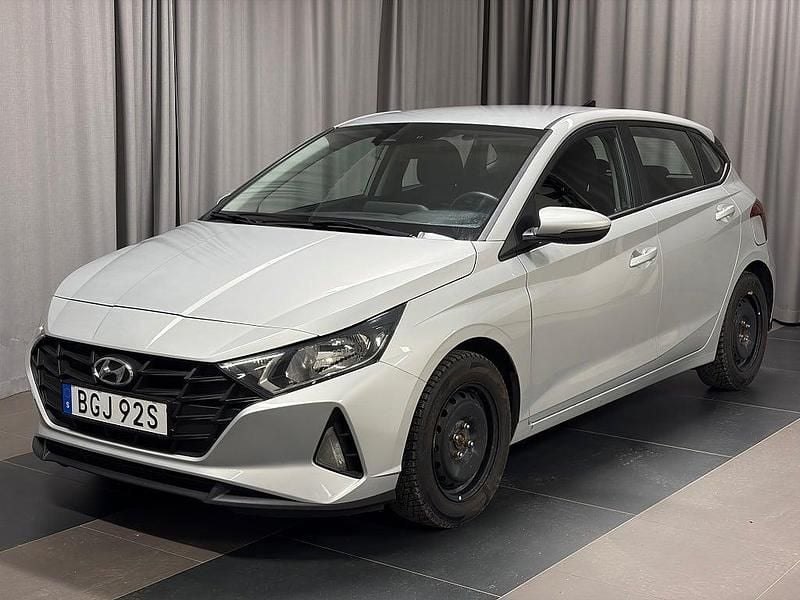 Grå Begagnad 2022 Hyundai i20 Essential Halvkombi | 154 800 kr (Marknadspris) - Bild 1/4