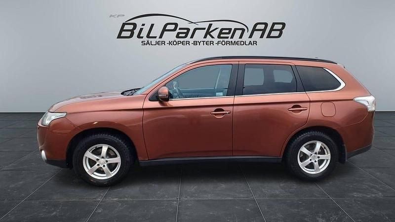 Begagnad Mitsubishi Outlander 150 HK (110 kW) 2013 Orange SUV
