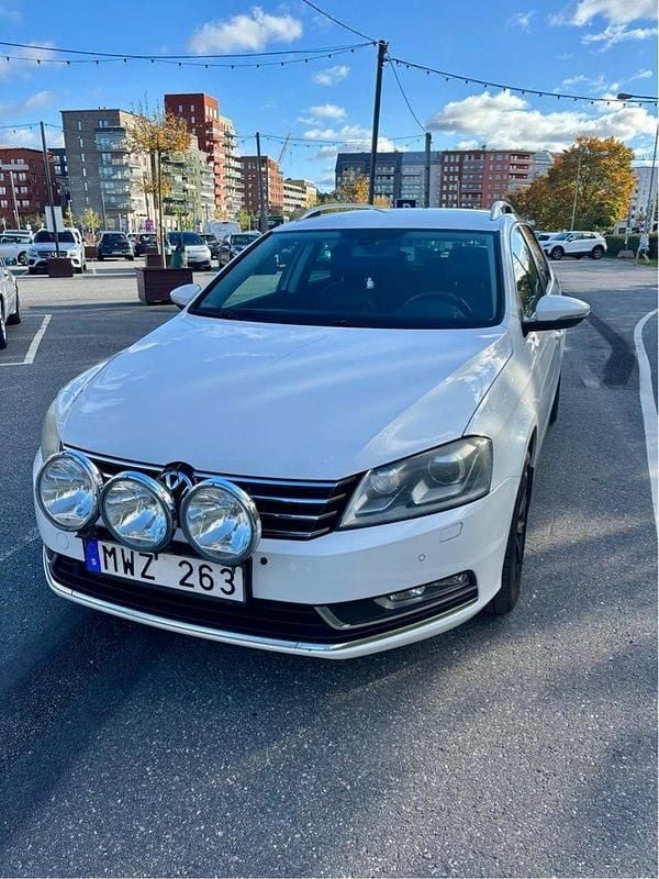 Vit Begagnad 2013 VW Passat Kombi | 69 000 kr (Bra pris) - Bild 1/4