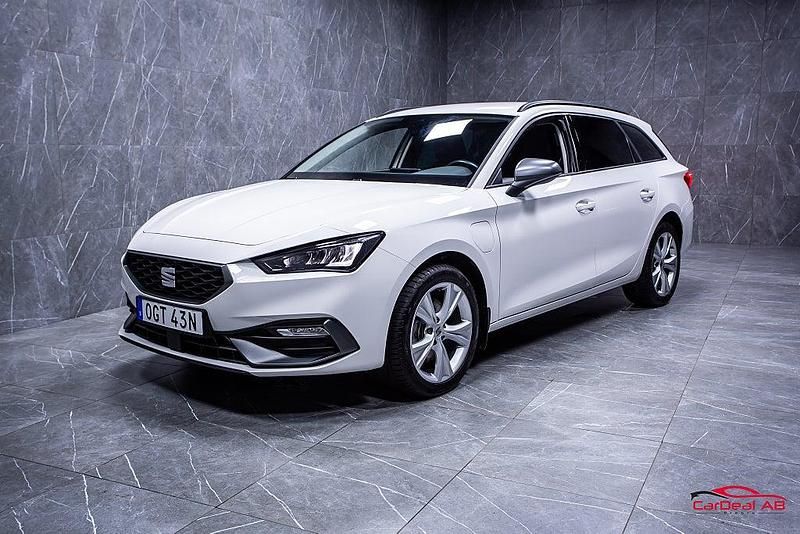 Begagnad Seat Leon FR 150 HK (110 kW) 2023 Vit Kombi