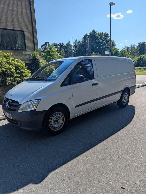 Vit Begagnad 2013 Mercedes Vito Minibuss | 63 000 kr (Marknadspris) - Bild 1/4