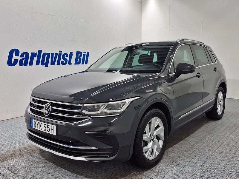 Grå (urano grey) Begagnad 2023 VW Tiguan SUV | 369 000 kr (Marknadspris) - Bild 1/4