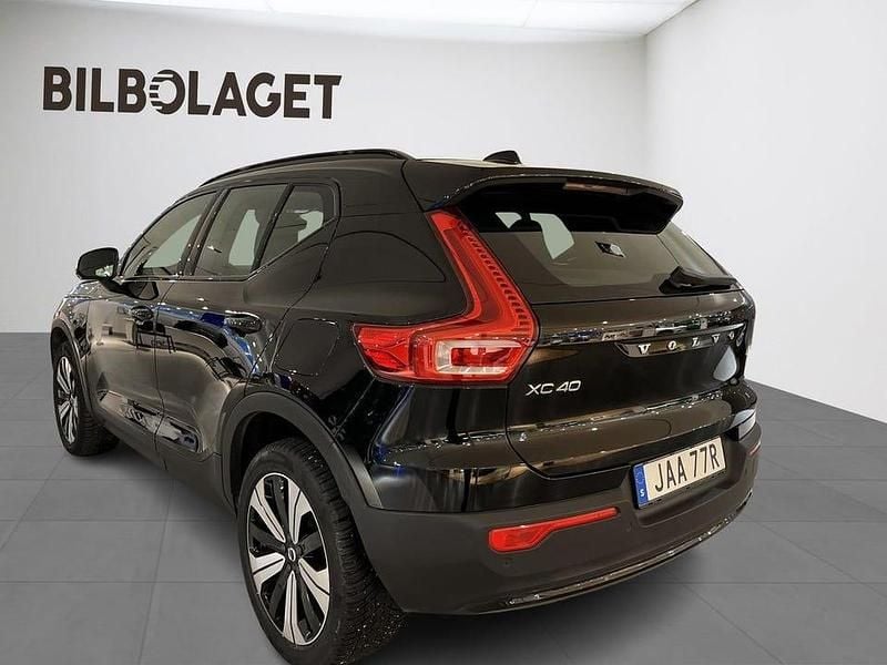 Begagnad Volvo XC40 Core 175 kW (238 HK) 2022 Svart SUV