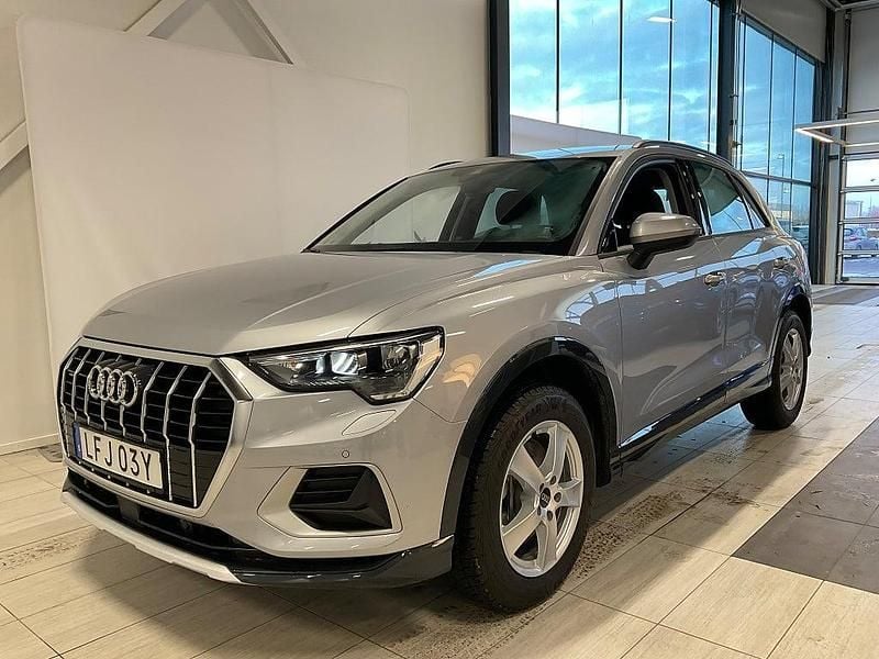 Begagnad Audi Q3 Advanced 190 HK (139 kW) 2024 Silver SUV