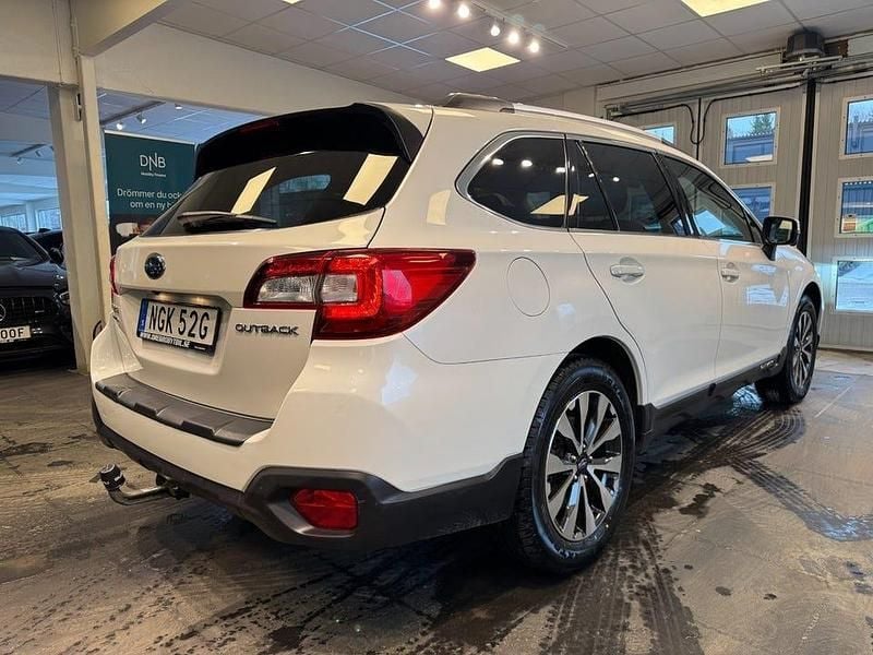 Begagnad Subaru Outback 175 HK (128 kW) 2019 Vit Kombi